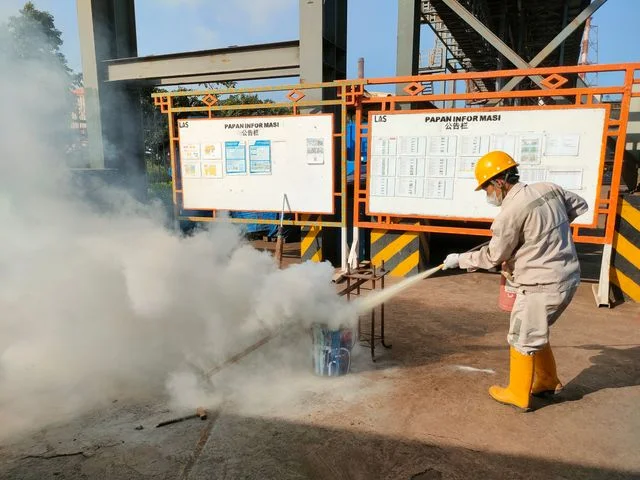 DASAR-DASAR PENANGGULANGAN KEBAKARAN YANG WAJIB DIKETAHUI DI TEMPAT KERJA