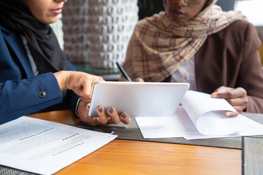 PERBANKAN SYARIAH DI ERA DIGITAL: MENJAGA KEPATUHAN SYARIAH DAN INOVASI LAYANAN