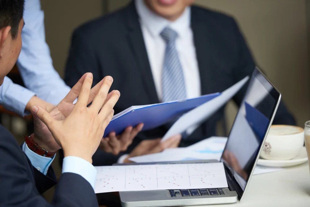LEGAL AND COMPLIANCE MANAGEMENT DALAM PENGAMBILAN KEPUTUSAN BISNIS